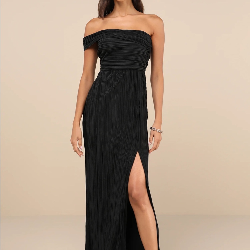 Lulu's Black One-Shoulder Gown